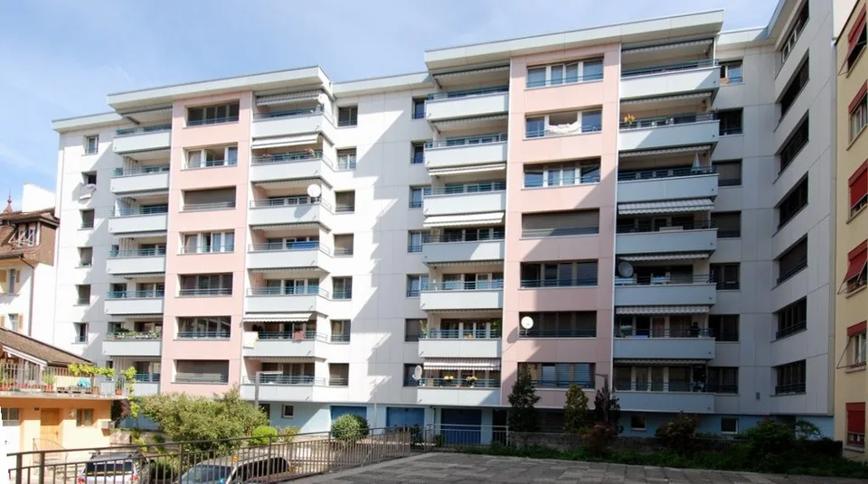Schönes 3.5-Zimmer-Apartment nur wenige Schritte von den öffentlichen Verkehrsmitteln entfernt