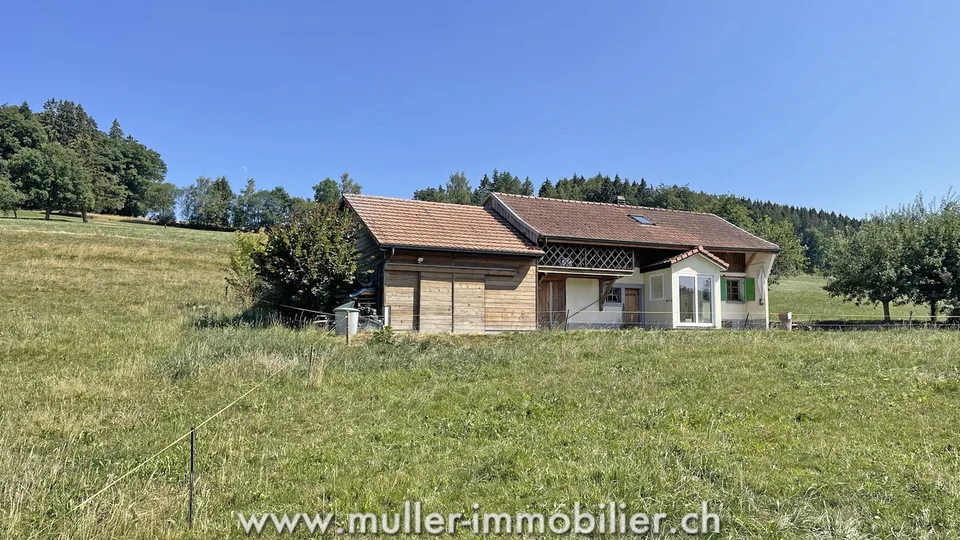 Charmante maison au milieu des prés, proche de Romont