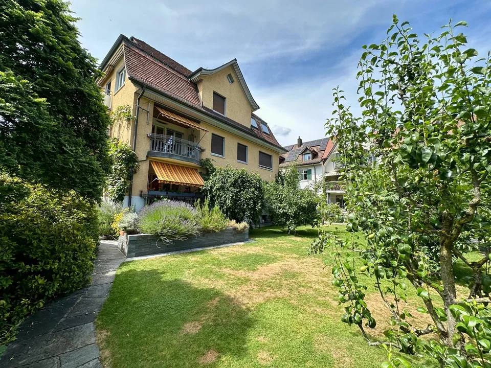 Charmante 4-Zimmer-Altbauwohnung mit Balkon in Zürich-Oerlikon