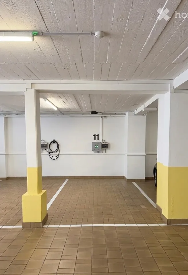 "Einstellplatz in Tiefgarage mit E- Ladestation"