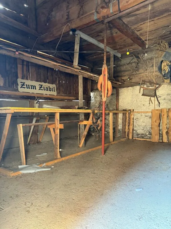 In Guttet-Feschel zu verkaufen Scheune mit Stall - Möglichkeit zum Ausbau vorhanden