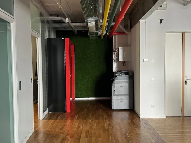 Helles Büro von 136 m² zur Miete in Spazio Polus – Balerna