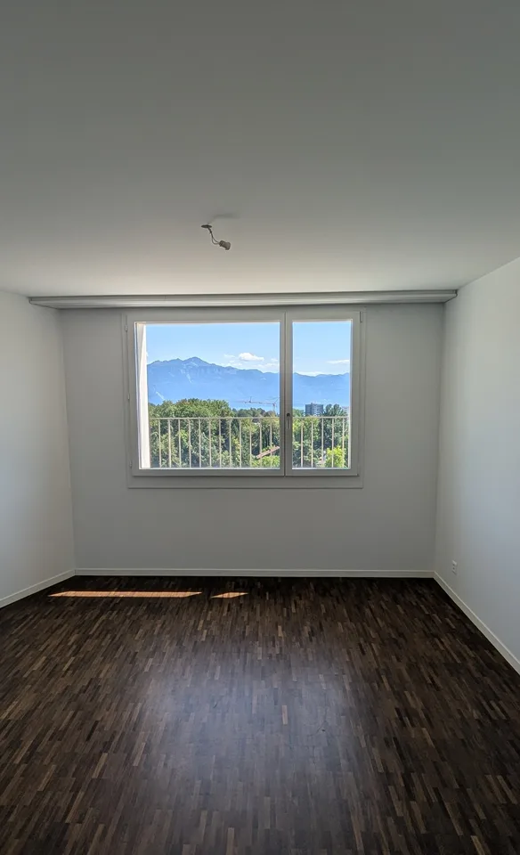 Luminoso appartamento di 4 locali con balcone e vista lago e montagne