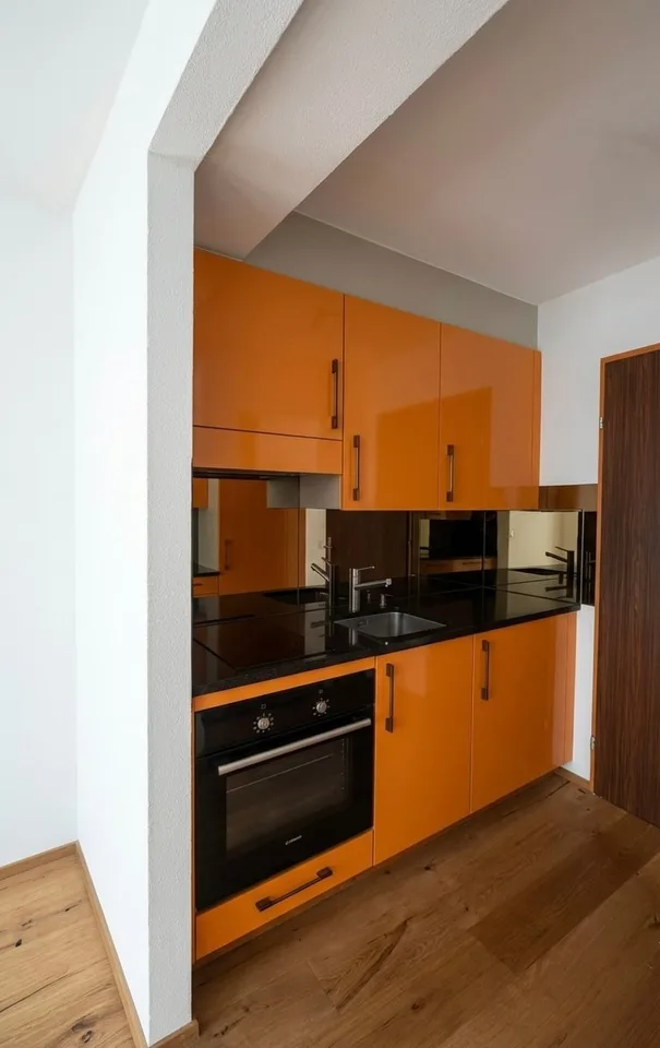 Studio Moderno con Balcone – Ideale per le Vacanze & l'Investimento