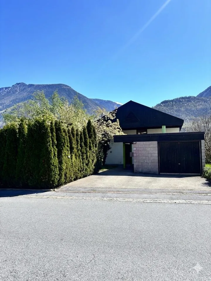 Villa d’exception avec garage, atelier, jardin paysager et jardin d’hiver