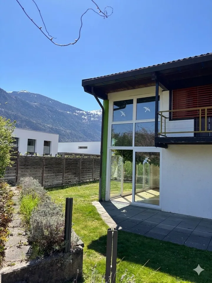 Villa d’exception avec garage, atelier, jardin paysager et jardin d’hiver