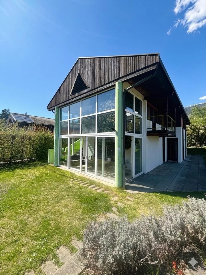 Villa d’exception avec garage, atelier, jardin paysager et jardin d’hiver