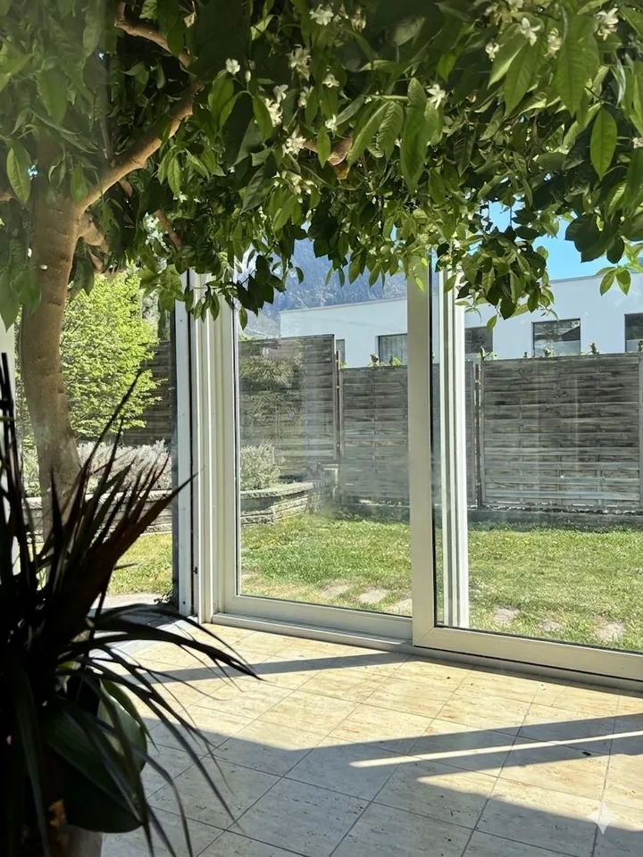 Villa d’exception avec garage, atelier, jardin paysager et jardin d’hiver