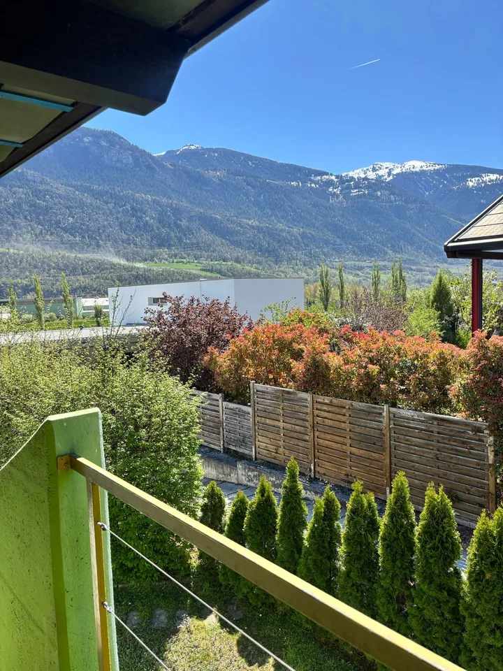 Villa d’exception avec garage, atelier, jardin paysager et jardin d’hiver