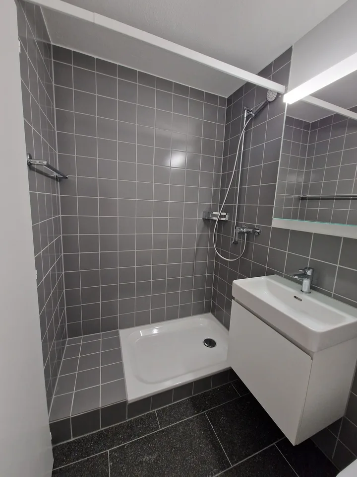 Studio moderne avec balcon au 74 Holligenstrasse à Berne