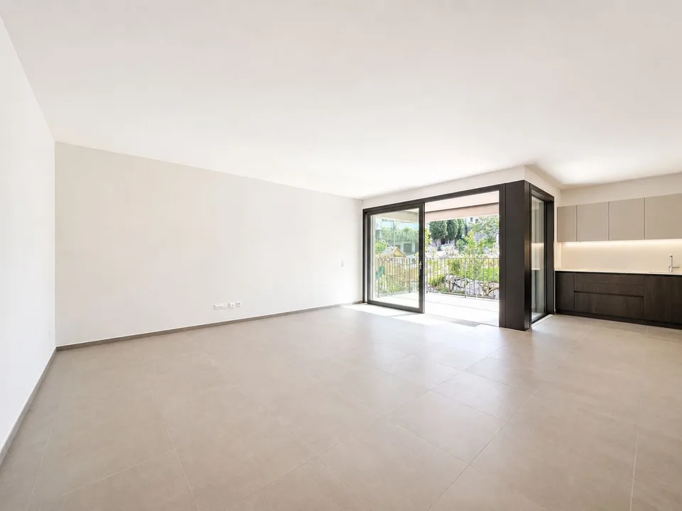 Moderne 3.5-ZWg im Grünen in Gordola