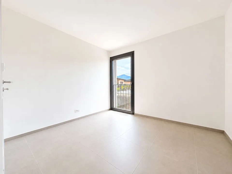 Moderne 3.5-ZWg im Grünen in Gordola