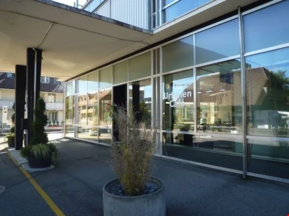 Superfici commerciali attraenti, locali professionali polivalenti in una posizione molto frequentata