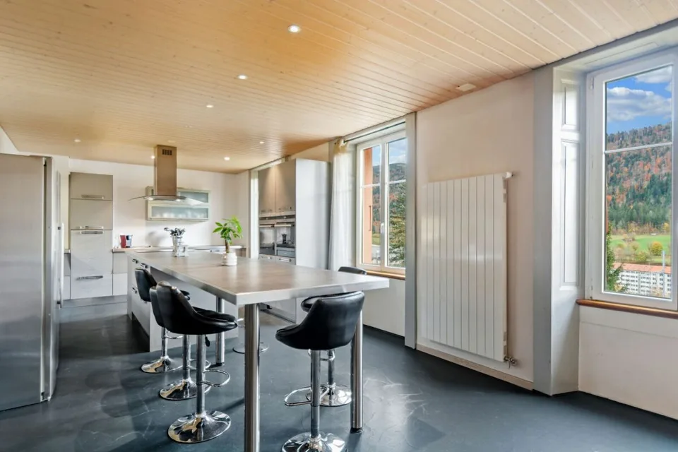 St-Imier, maison de caractère - Parfaite pour famille et activité professionnelle