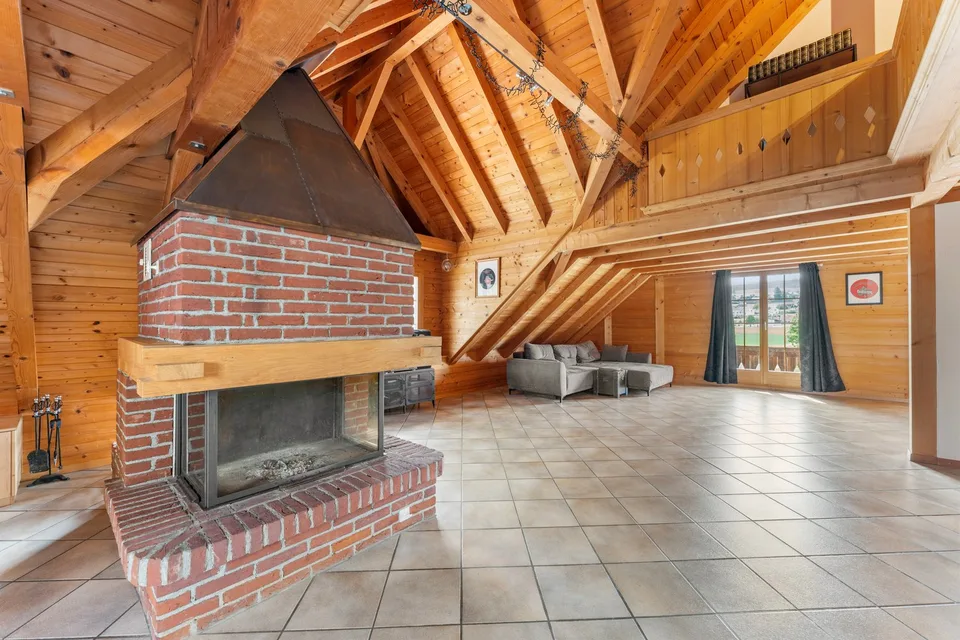 4.5-Zimmer-Maisonette mit Cheminée, Galerie und Weitsicht ins Grüne