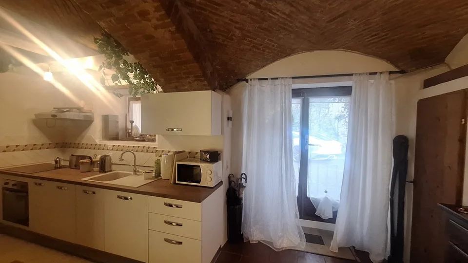 Accogliente  Casa con terrazza, giardino,  posto auto  privato,  Piscina