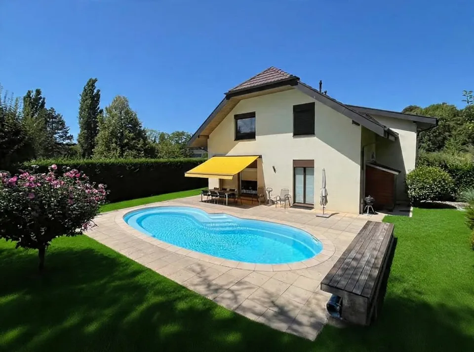 TRES BELLE VILLA INDIVIDUELLE DE 7,5 PIECES AVEC PISCINE DANS QUARTIER RESIDENTIEL TRES CALME
