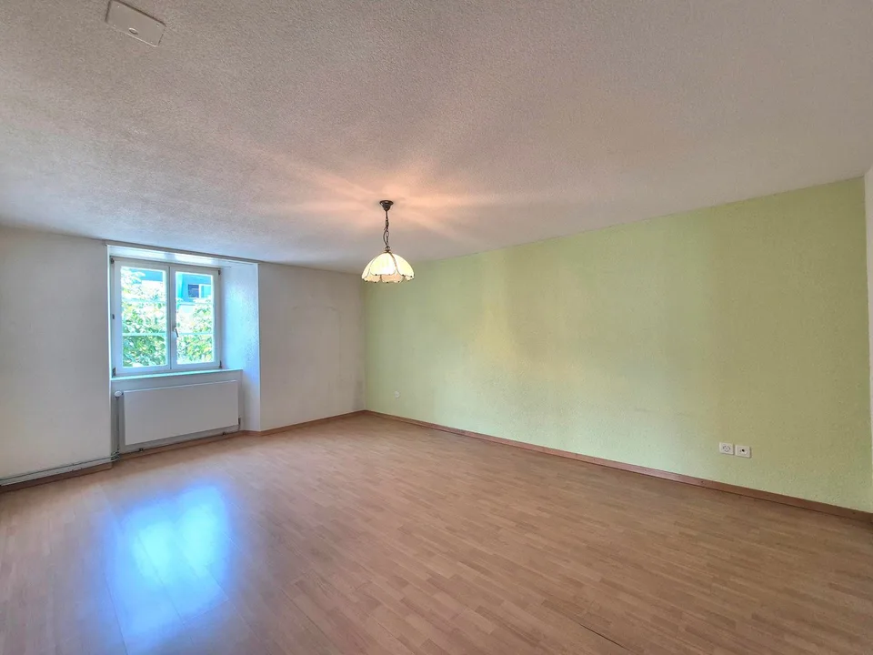 Delizioso appartamento di 3,5 locali con camino e terrazza a Kestenholz – foto 8 di 13