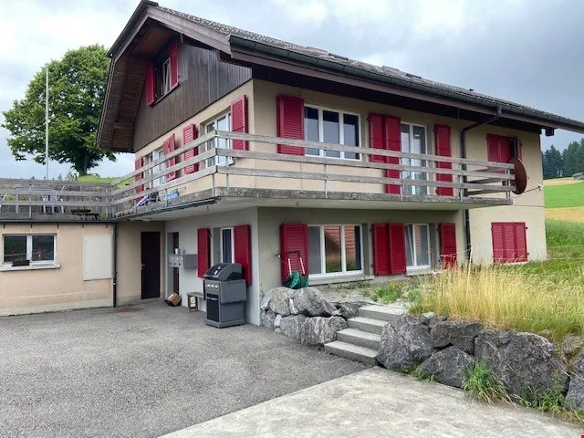Charmante 2-Zimmer-Wohnung mit Panoramablick in Zäziwil