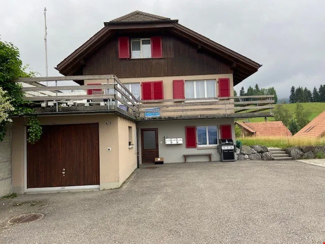 Charmante 2-Zimmer-Wohnung mit Panoramablick in Zäziwil