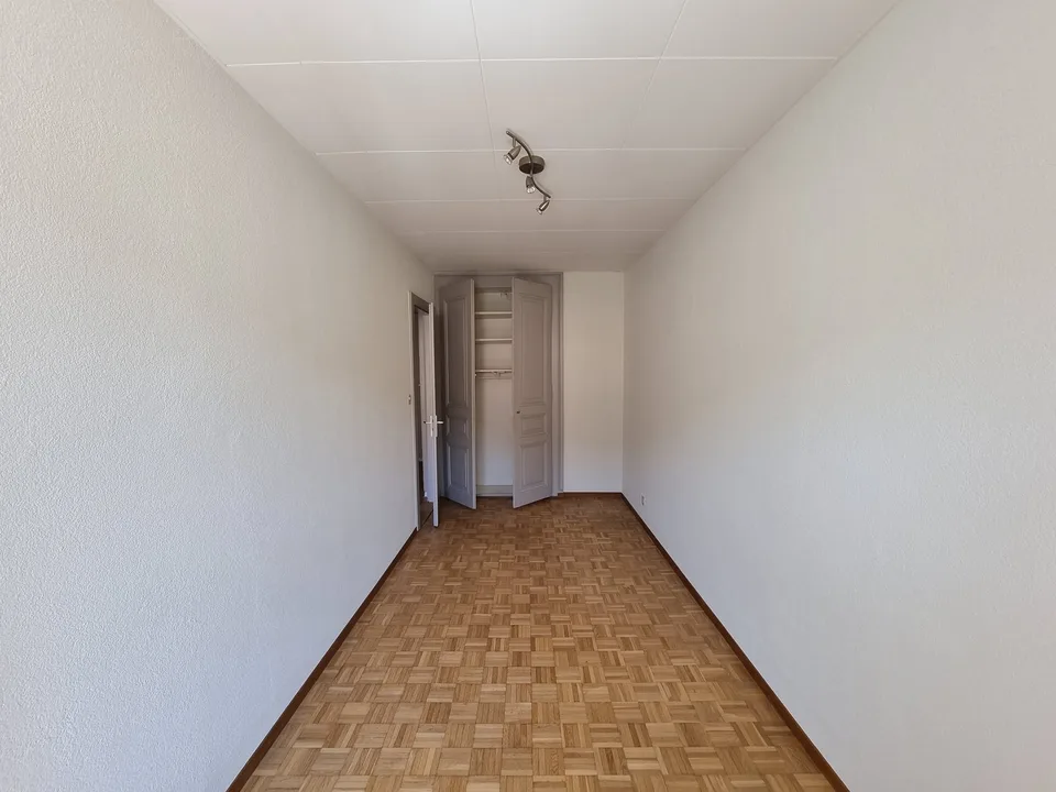 Bello appartamento parzialmente ristrutturato di 4,5 locali con balcone e giardino comune – foto 6 di 12