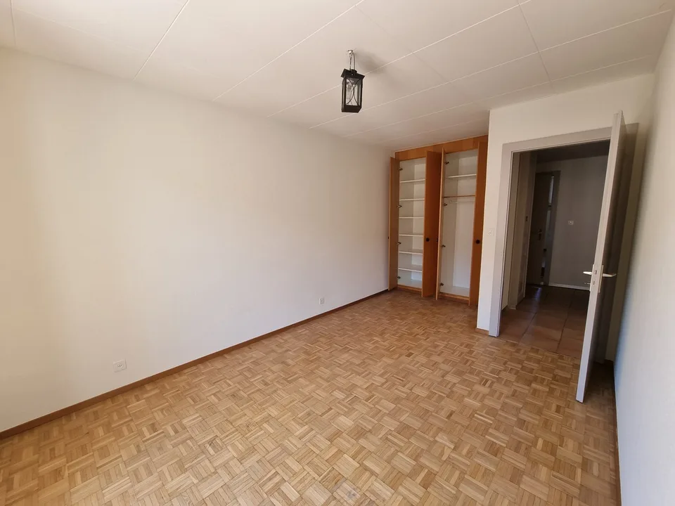 Bello appartamento parzialmente ristrutturato di 4,5 locali con balcone e giardino comune – foto 8 di 12