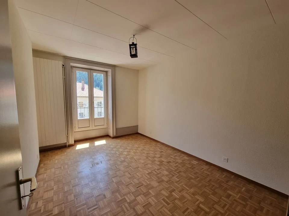 Bello appartamento parzialmente ristrutturato di 4,5 locali con balcone e giardino comune – foto 7 di 12