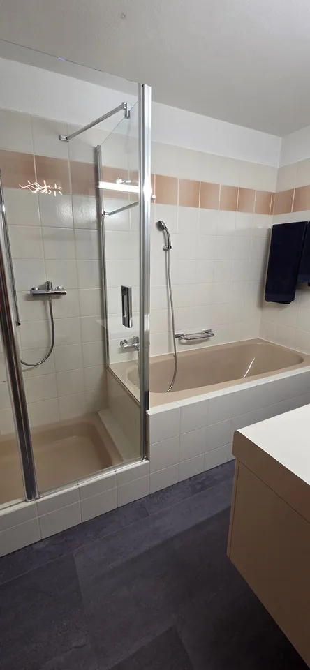 Appartement charmant de 3,5 pièces avec balcon et garage à Schaffhausen