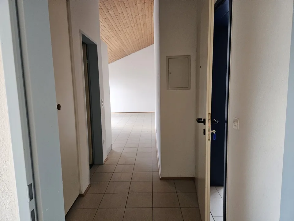 Bel 2.5 loc. in comodissima posizione tranquilla - ultimo piano