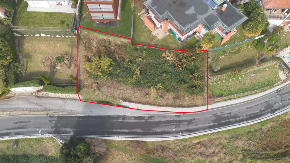 Terreno edificabile vista lago con licenza a Neggio