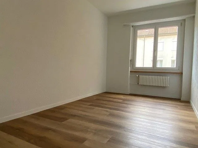 Bel appartement 4 pièces, 1er étage droite