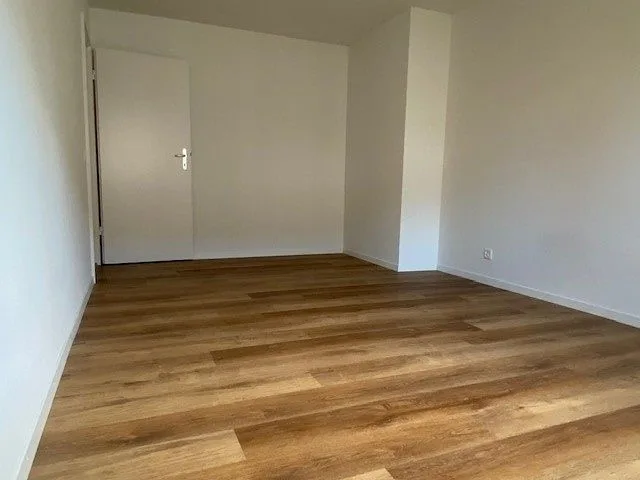 Bel appartement 4 pièces, 1er étage droite