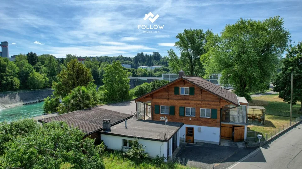Oggetto di amore in una posizione premium assoluta: chalet con grande terreno direttamente sul fiume Aare