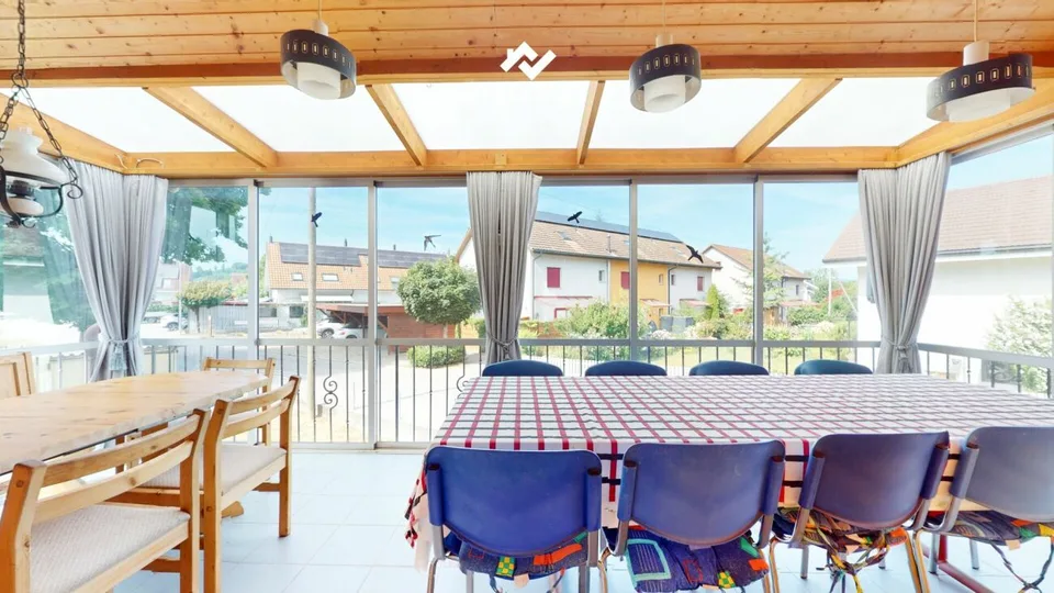 Oggetto di amore in una posizione premium assoluta: chalet con grande terreno direttamente sul fiume Aare