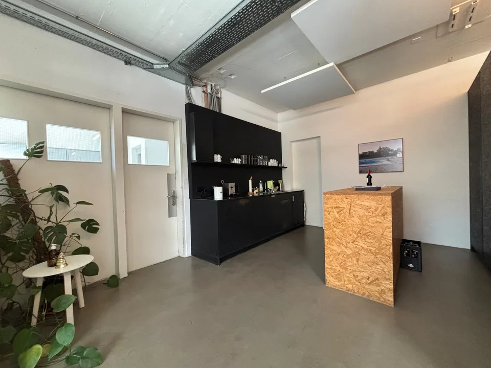 Bureaux/Locaux Commerciaux 145.9 m2