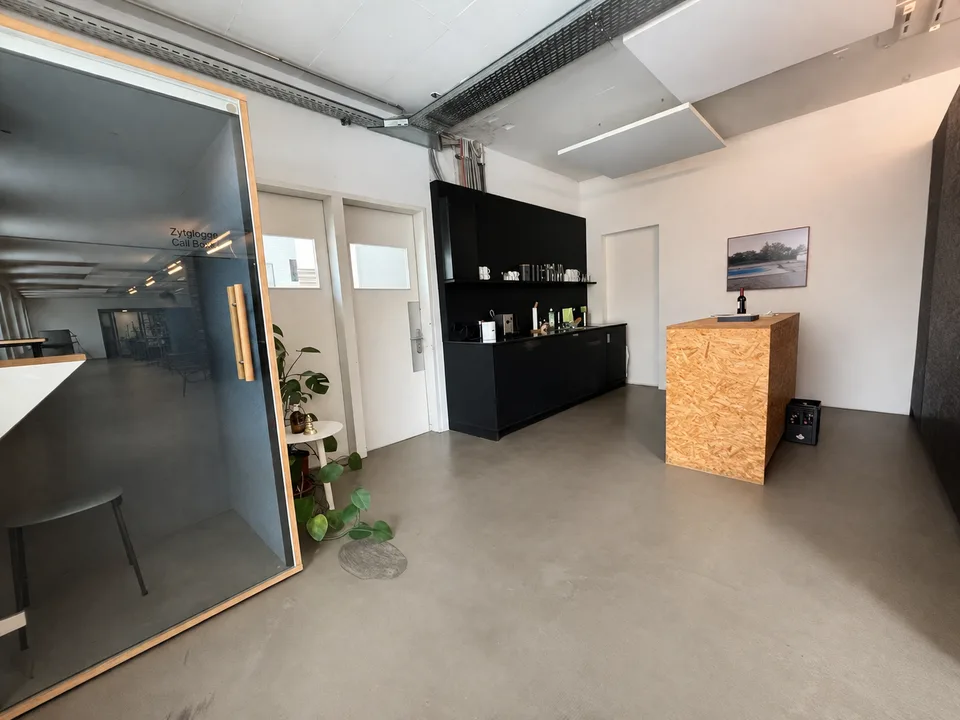 Bureaux/Locaux Commerciaux 145.9 m2