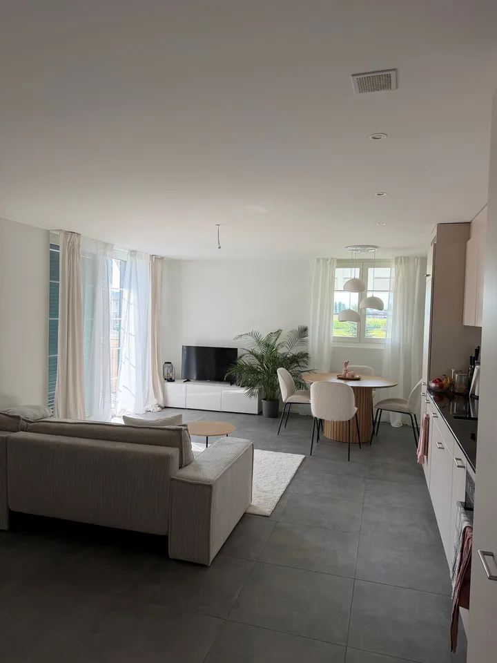 Appartamento luminoso e moderno a Höri con posto a sedere in giardino!