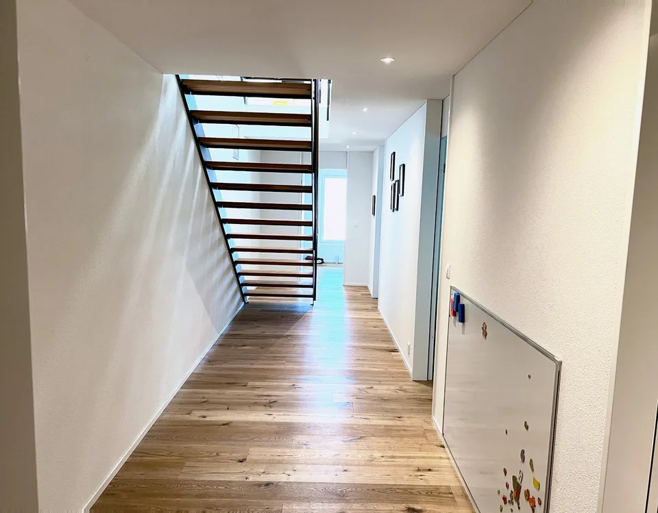 Maison de 5,5 pièces lumineuse avec galerie, double hauteur de pièce et vue lointaine – photo 6 sur 8