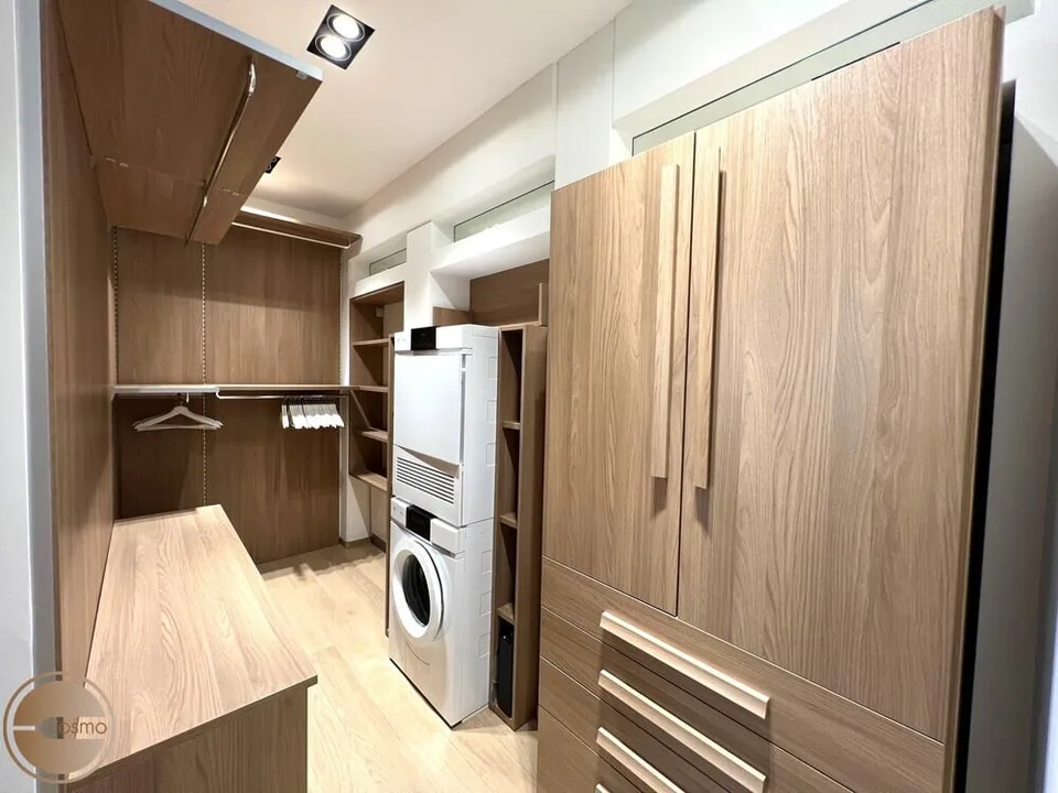 KUNSTVOLLES 1-SCHLAFZIMMER APARTMENT AM SEEBURGPARK / ARTISTIC 1-BEDROOM APARTMENT AT SEEBURGPARK