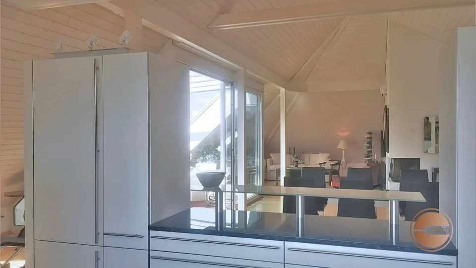LUXUS ATTIKAWOHNUNG MIT WINTERGARTEN / LUXURY ATTIC FLAT WITH WINTER GARDEN