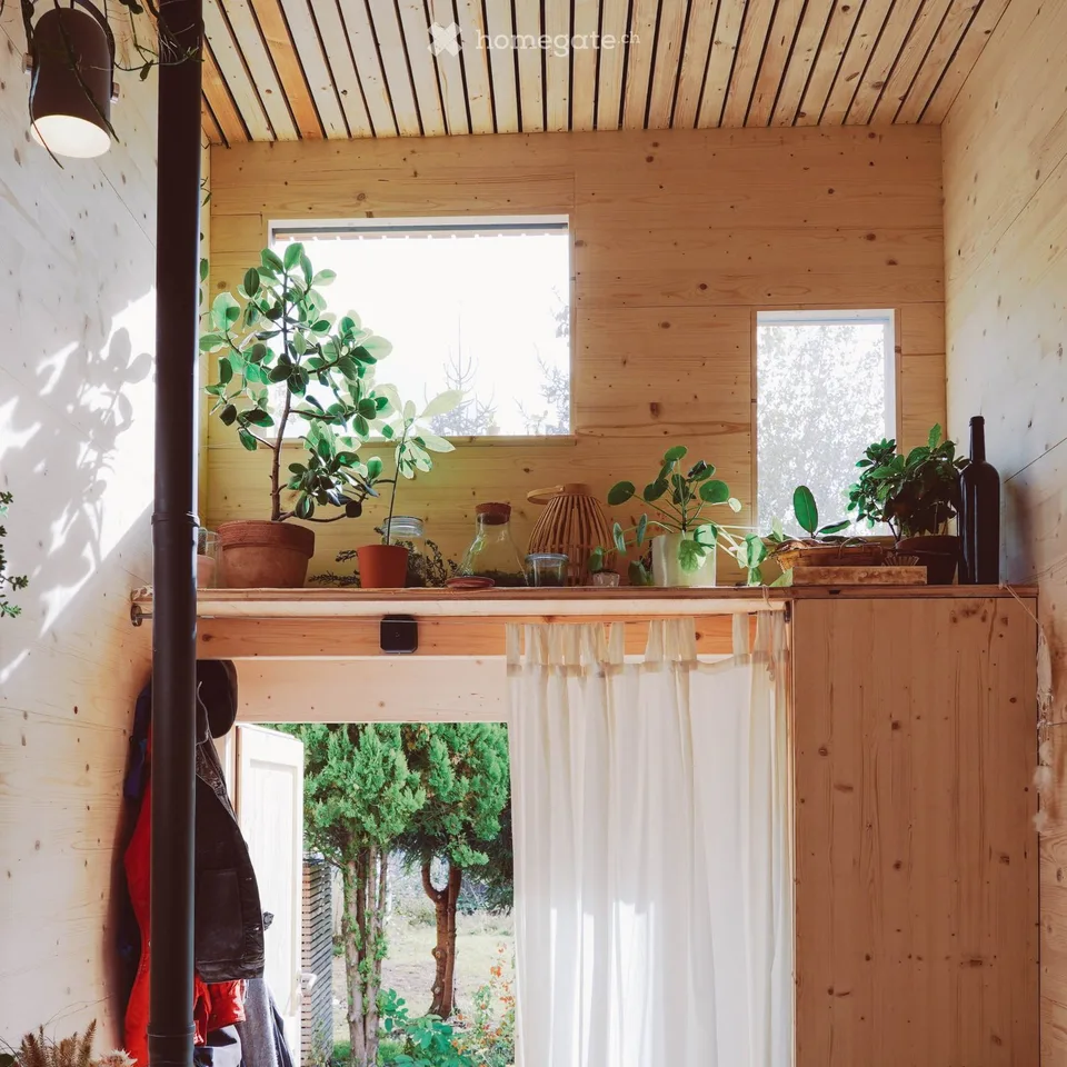 Tinyhouse aus zweistöckigem Schiffscontainer