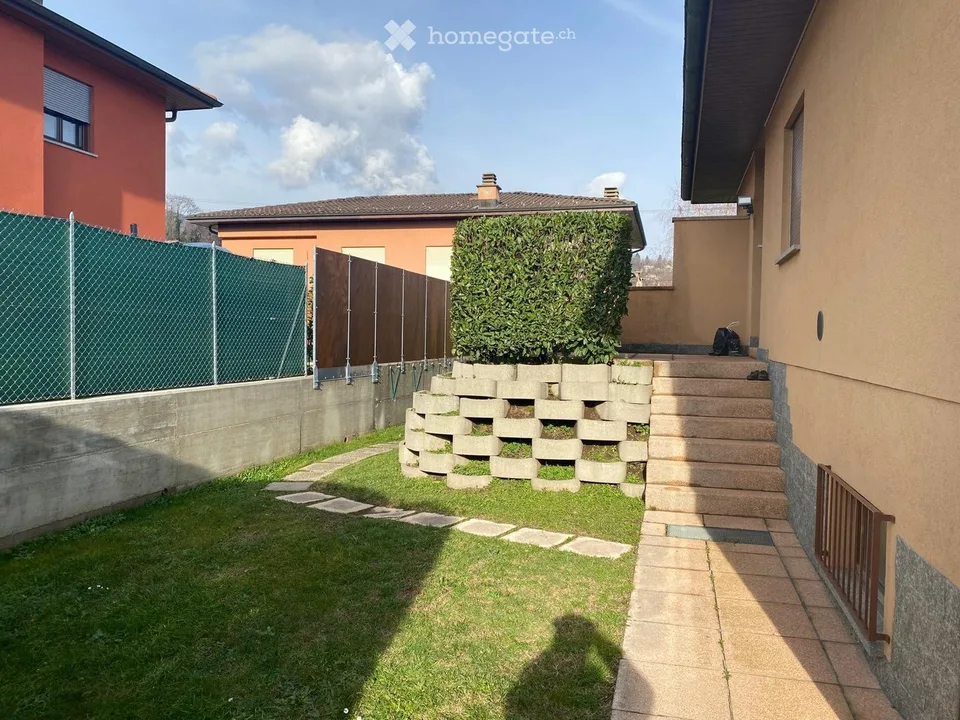 Appartamento in casa bifamiliare a Stabio zona Montalbano