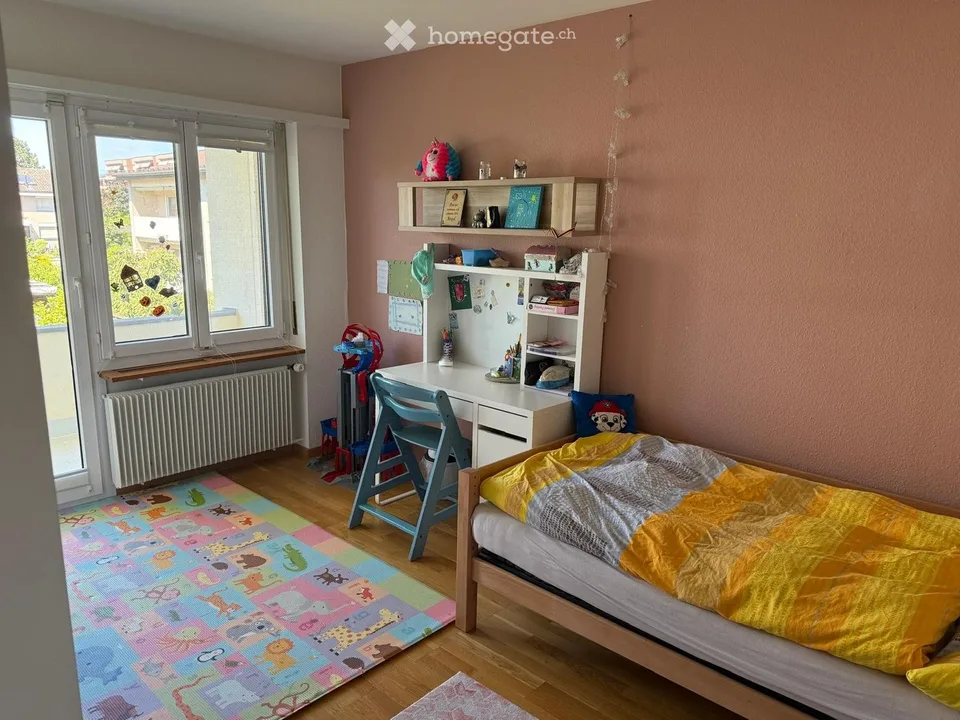 Eckreihenhaus mit grossem Garten und Garage