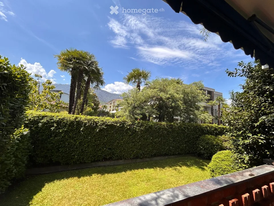 Affascinante appartamento di 3 locali con balcone e vista
