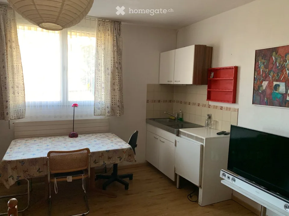 Studio ammobiliato, Studio möbliert