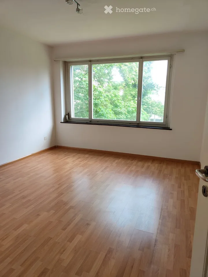Helle 4-Zimmer-Wohnung (ca. 91 m²)  verfügbar ab 1. Oktober