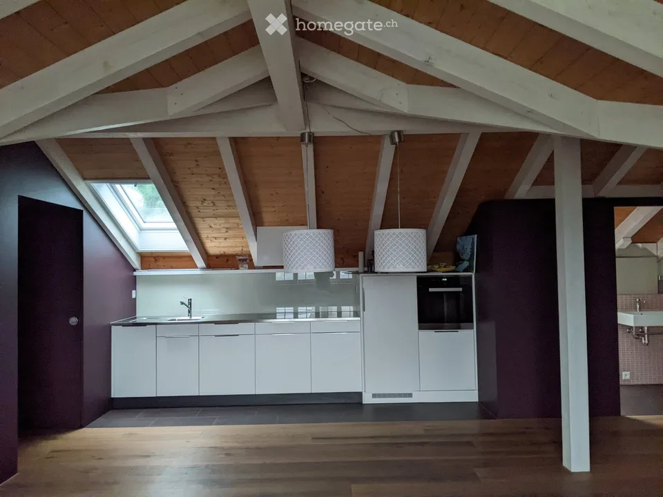 Bello studio appartamento con design d'interni moderno
