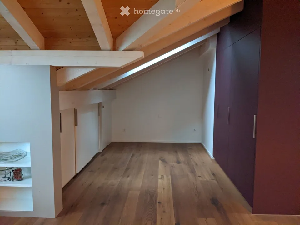 Bello studio appartamento con design d'interni moderno