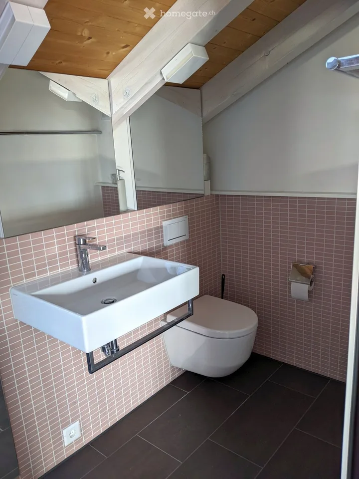Bello studio appartamento con design d'interni moderno