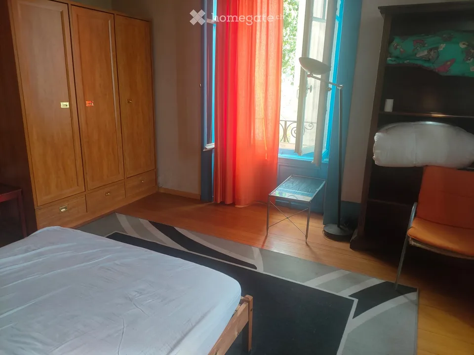 Grande chambre libre de suite à Neuchâtel